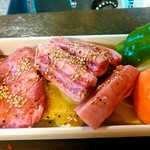 焼肉食堂 リキ太郎 - 中落カルビ、野菜