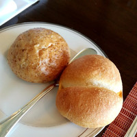フレンチ ベイ・ビュー - 右：ミルクパン