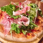 Nikubarusakaba Porupo - 生ハムサラダのピザ