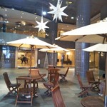 カフェビーパスト - カフェの入り口前のスペースです。