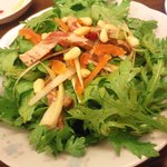 まえだや - 春菊とラムスモークのサラダ800円