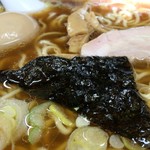 中華そば つけ麺 甲斐 - 三角の海苔が実家と一緒