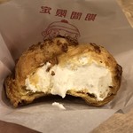 ビアードパパ - シュー生地には生クリームがたっぷり！！