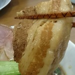 麺や いちころ - 角煮リフト