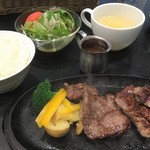 しろかね珈琲店 - 鉄板カットステーキランチ