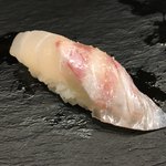 晶 - 〆にサッパリした昆布〆した鯛を頂きました。