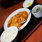 四川食府 - 芝エビ、イカと玉子のチリソース定食（８５０円）２０１７年１２月