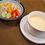 Hambagu Resutoran Guddo - スープとサラダ