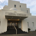 ロルキデ　ブランシュ - 白亜のホテル、グレージュ