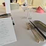 ロルキデ　ブランシュ - テーブルセットとメニュウカード