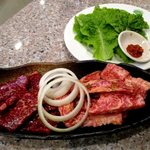 炭火焼肉 樹苑 - 仙台牛カルビとロースの３人前盛り合わせ！