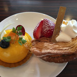 パティスリー シュクレ - （左から）マンゴーココナッツ、いちごのミルフィーユ