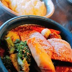 アジアンスープカリー べす - 2017/12  ちきんと厚切りベーコンのアップ