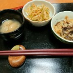 Sakanaya - 前菜。1300円コースは２品。2000円コースは３品とのこと。