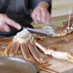 いけ活かに 竹林 - 捌かれる蟹