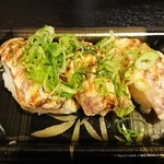 珍味堂 - 炙り鯛の握り