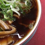 新福菜館 本店 - スープ  アップ
                                脂分がほとんどありません Σ(￣。￣ﾉ)ﾉ