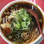 新福菜館 本店 - 中華そば(小)
                                (小)にはもやしが乗っているのが特徴的 d(^_^o)