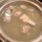 素揚げや - 水炊き 鳥肉煮込み中