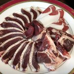 かたつむり - 鴨のお肉二種と砂肝、少しだけ熊
