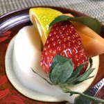 かたつむり - 柿と苺、ラフランスなど