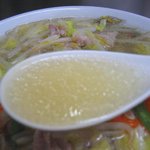 進京亭 - 豚骨ベースの炒めた肉野菜の旨味をたっぷり含んだ澄んだスープ