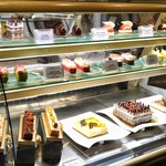 GRAND LISBOA HOTEL - ショーケースのケーキ