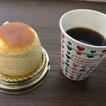 ファミリーマート - 料理写真:ふんわりしっとりチーズスフレとブレンドコーヒーのSサイズで390円
