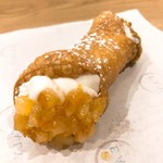 イータリー - 【2017年11月】カンノーリクラシック（リコッタチーズにオレンジピールのアップ。