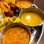 ASIAN KITCHEN KATHMANDU - 上から時計回りにキーマカレー、ダルカレー、ベジタブルカレー