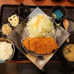 とんかつながた園 - とんかつ定食 890円