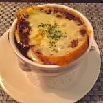 R restaurant & bar - オニオングラタンスープ