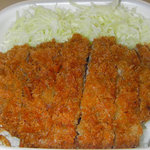 かつや - 開けてみたところ。　半分をメンチカツが占めてます