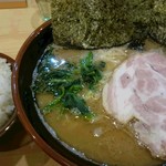 横浜ラーメン 北村家 - ラーメン（680円）と半ライス（50円）