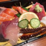 元祖ぶっち切り寿司 魚心 - 