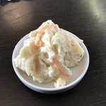 しな川 - サービスコーナーからマカロニサラダを・・