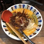 七志 とんこつ編 - ★★☆☆☆ 麻辣担々麺，890円。