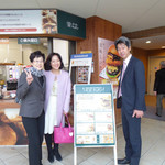 THIS 伊豆 SHIITAKE バーガーキッチン - 看板と激写