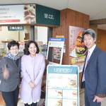 THIS 伊豆 SHIITAKE バーガーキッチン - 看板と激写