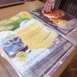 THIS 伊豆 SHIITAKE バーガーキッチン - カフェで人気の分厚いホットケーキ