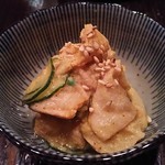 味の清八 - お通し 油揚げ？の味噌和え