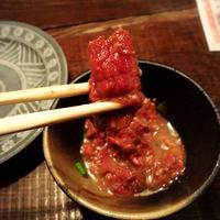 肉匠 とろにく 恵比寿店 - お通しの牛スジ煮込み。ほろほろで美味しい