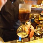 ぐらんたす - 自分で挽いた豆を使ってコーヒーを淹れてくれます