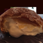 パティスリー シュクレ - クッキーシュークリームの断面