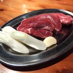 羊肉酒場 悟大 - 生ラム特上肩ロース（918円）