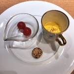 A Bee - 南瓜スープ、玉ねぎビスケット