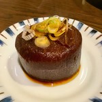 Kanayama Oden Kushiage De-Mon - “大根の味噌おでん“のアップ。そそるビジュアルだ。