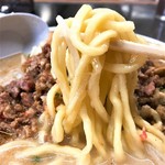 手打らーめん 勝龍 - ドカジオラーメン麺リフト