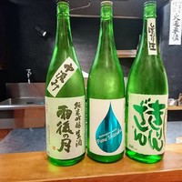 佳肴岡もと - 冷酒は雨後の月、まんさくの花槽しずく、麒麟山