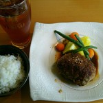 ビストロ黒屋 - 黒屋ハンバーグランチ1,200円（税込）　ソフトドリンク・ご飯・サラダ・スープが付いています。